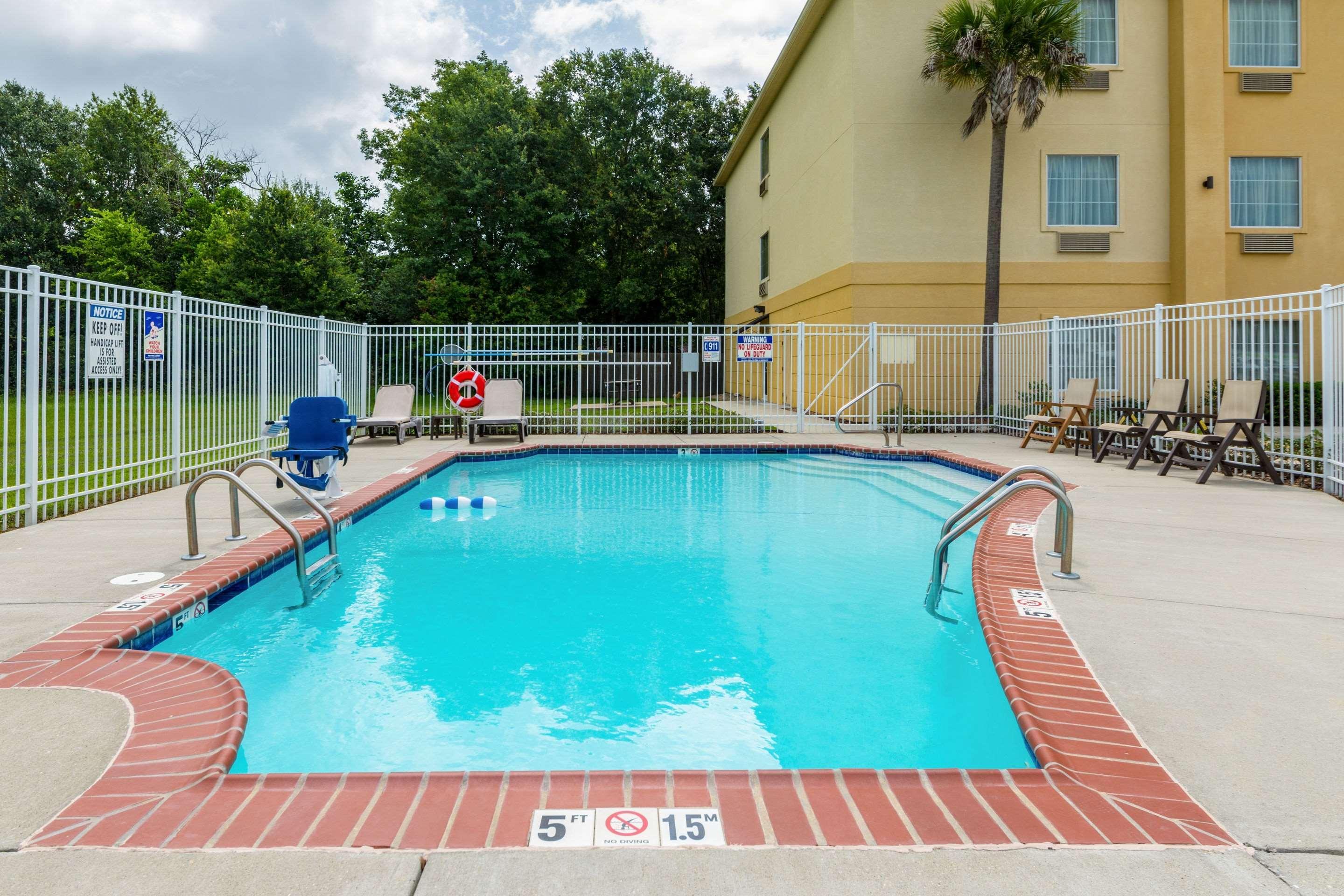 Comfort Inn & Suites Scott-West Lafayette Bagian luar foto