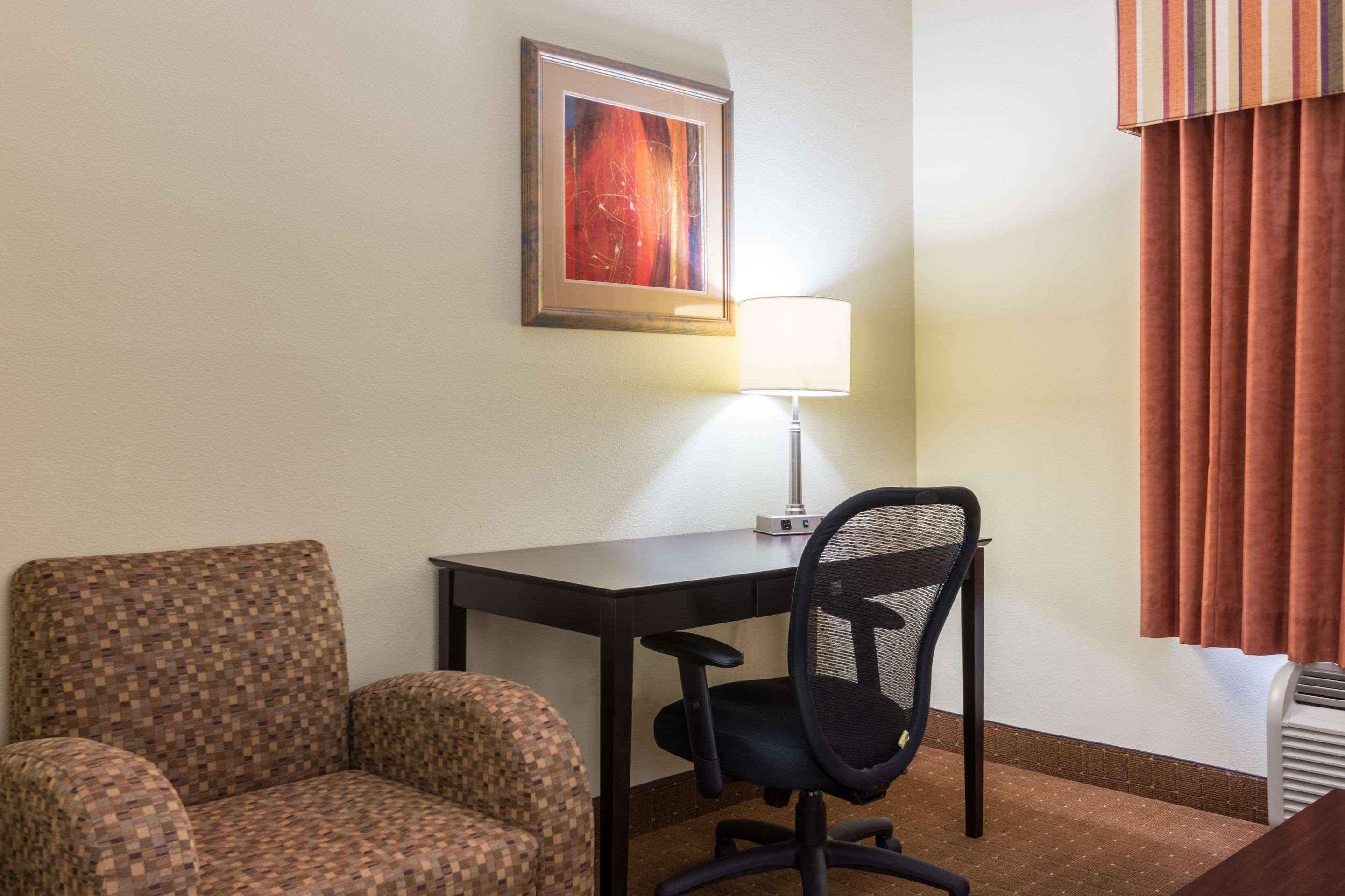 Comfort Inn & Suites Scott-West Lafayette Bagian luar foto