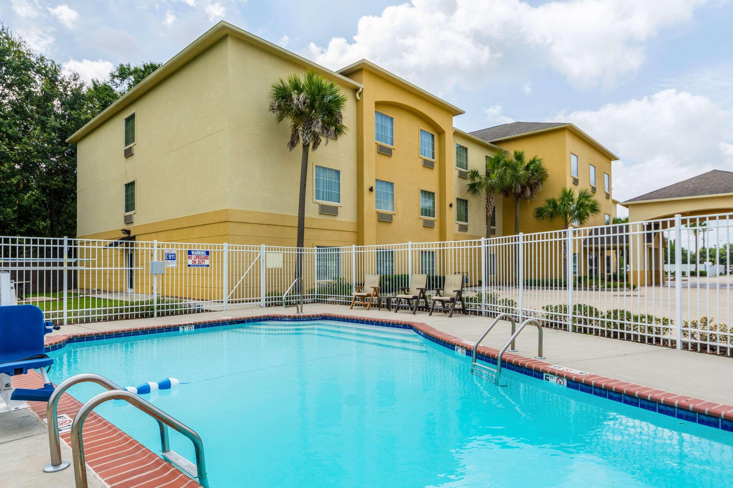 Comfort Inn & Suites Scott-West Lafayette Bagian luar foto