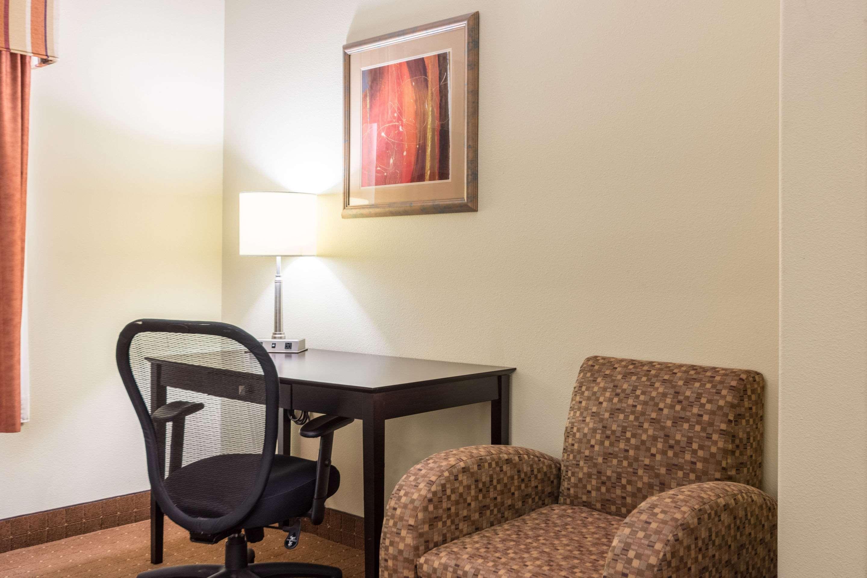 Comfort Inn & Suites Scott-West Lafayette Bagian luar foto
