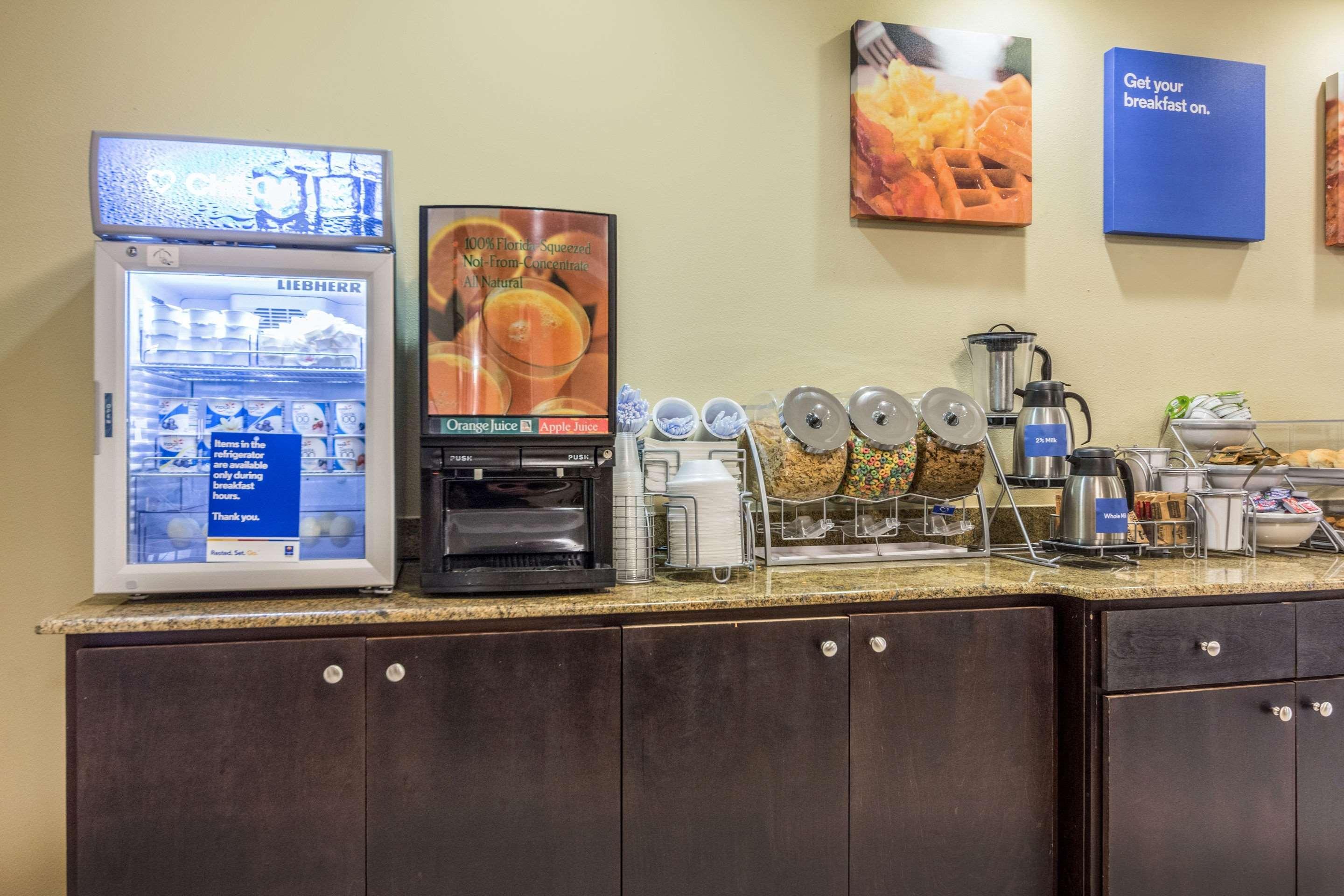 Comfort Inn & Suites Scott-West Lafayette Bagian luar foto